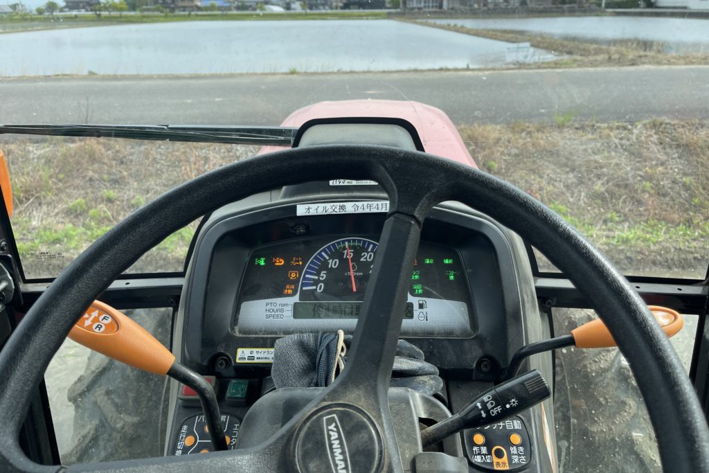 代かき作業と竜宝の誘引の誘引。